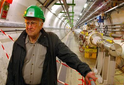 Süleyman Demirel, Doğuş ve Kafkas üniversiteleri mensupları da var. Algılayıcılar Higgs bozonu ve kara maddeyi araştırıyor.