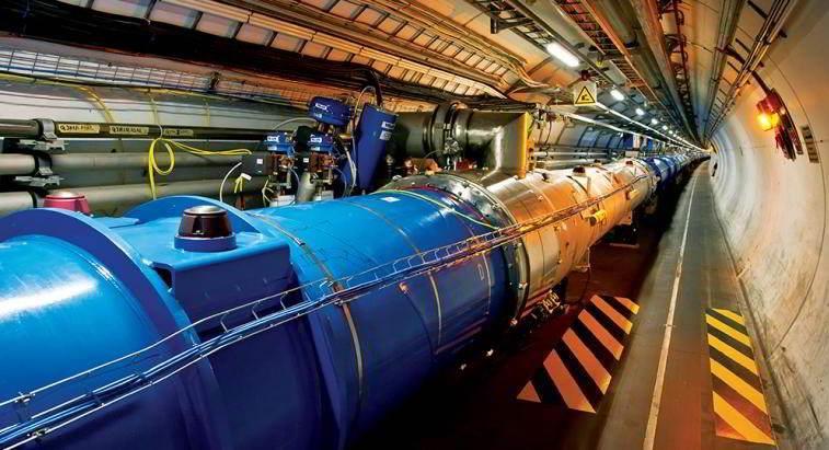 HIZLANDIRICILAR 14 Büyük hadron çarpıştırıcısı 27 km uzunluğunda ve yerin 90 m altında bulunan tünel içerisindeki hızlandırıcıların birbirine bağlanmasıyla oluşturulmuştur.