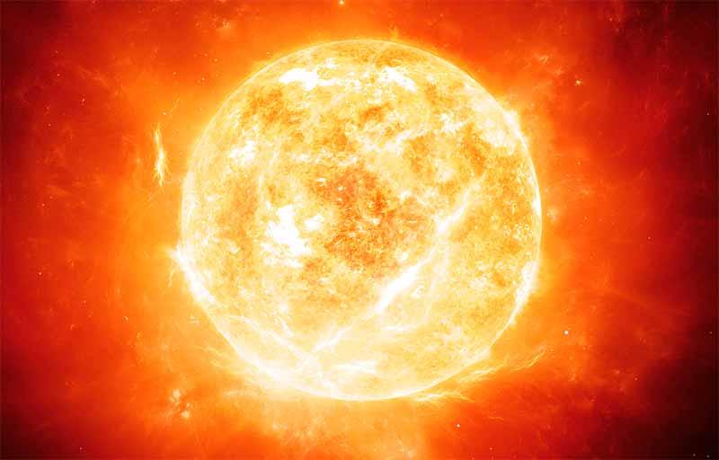 Kırmızı dev aşamasına gelmiş bir yıldızın parlaklığı çok artış gösterse de, şiştiği ve yüzey alanı çok genişlediği için yüzey ısısı 3-4 bin santigrat dereceye düşer.